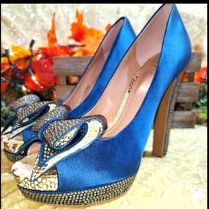 NWOB Vince Camuto Women's Grady Pump High Heel Ocean Blue & Gold Goddess